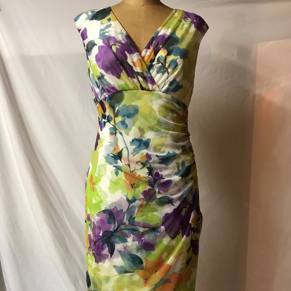 Stunning Floral Structured Sleeveless Dress - Picture 1 of 6